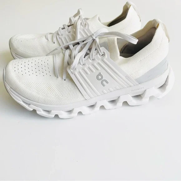 On Running SIZE 8.5 Cloudswift 3 white sneakers - Picture 4 of 10